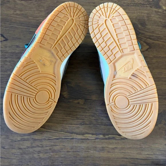 Nike Dunk Low Mens Colorful Sneakers with Green and Purple Accents - Picture 7 of 8